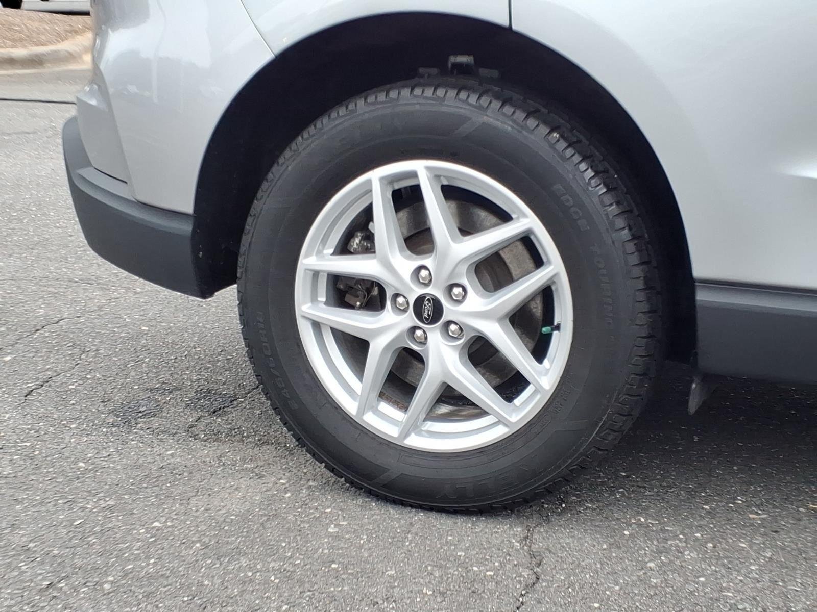 Used 2024  Ford SEL image 10