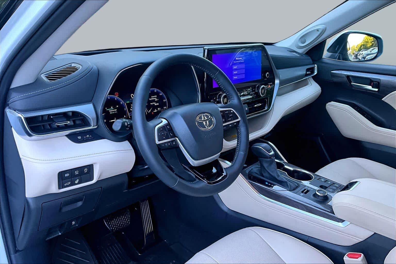 Used 2024 Wind Chill Pearl Toyota Platinum image 16
