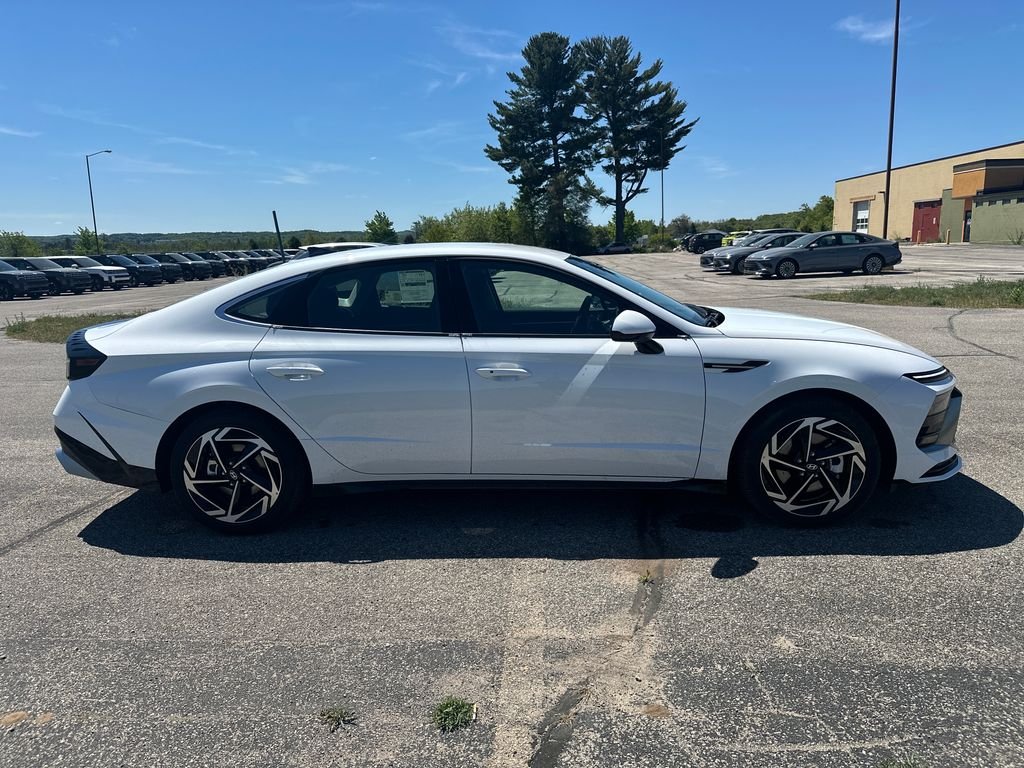 New 2026 White Hyundai SEL Sport image 2