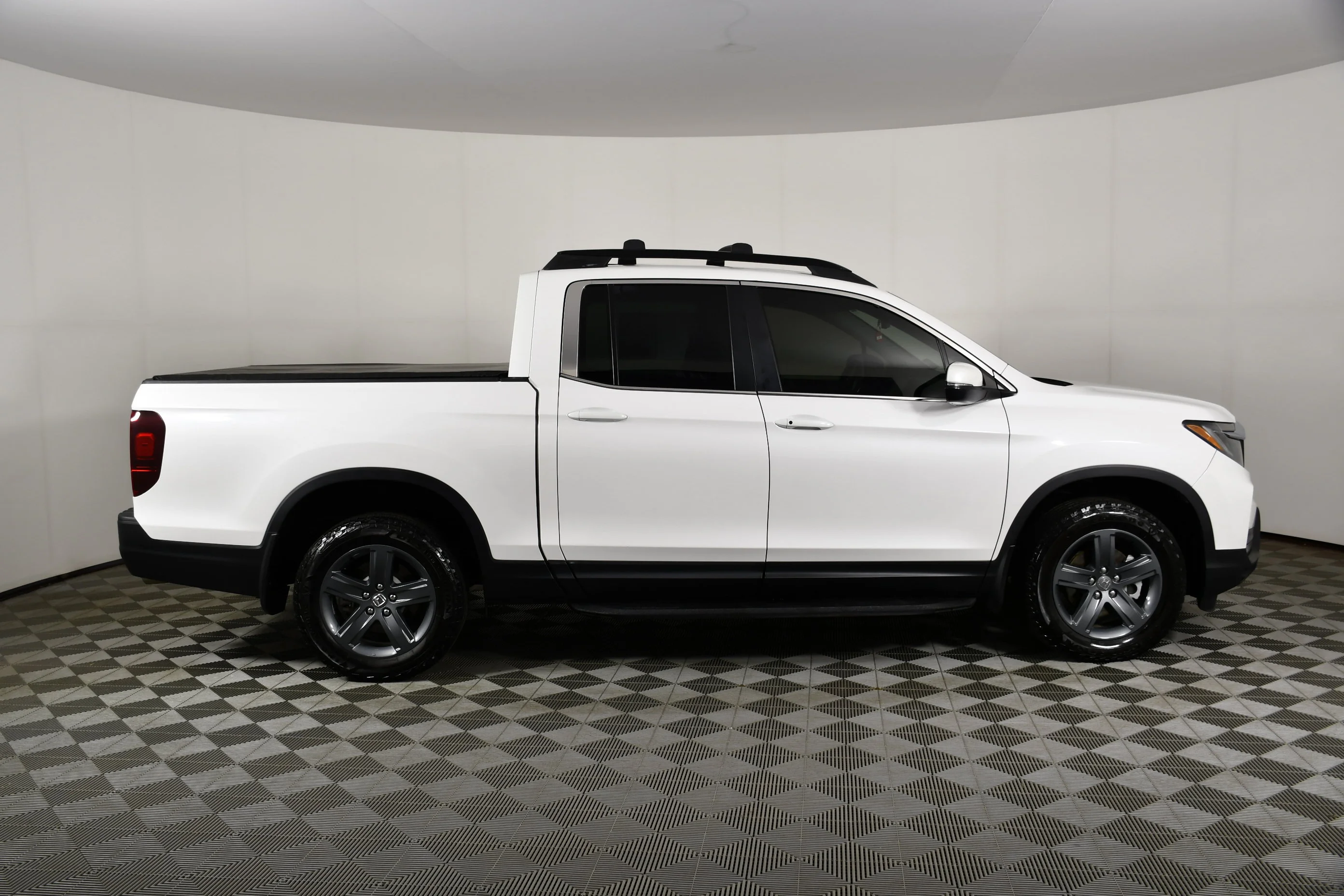 Certified Used 2023 Platinum White Pearl Honda RTL image 5