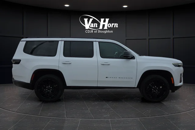 New 2026 Bright White Clear-Coat Exterior Paint Jeep Limited Reserve image 2