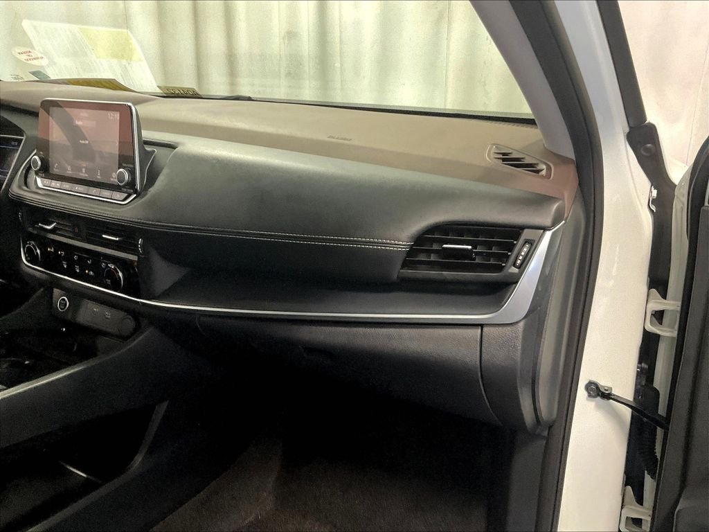 Used 2023 White Nissan S image 13