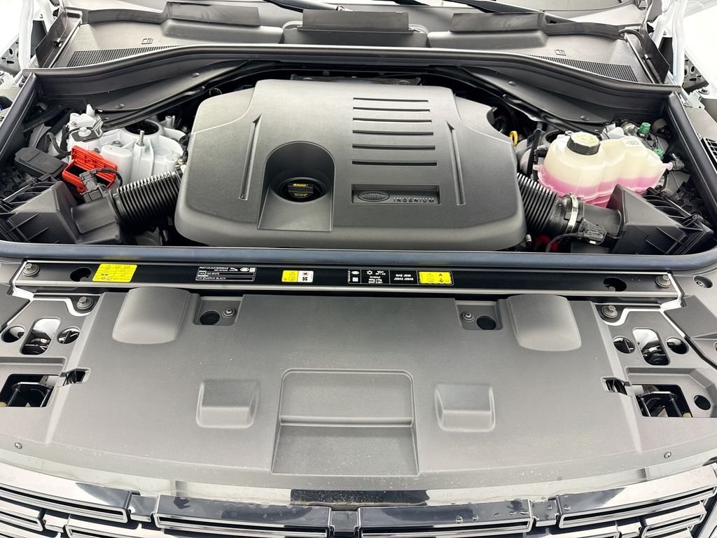 New 2026 Fuji White LAND ROVER SE image 28