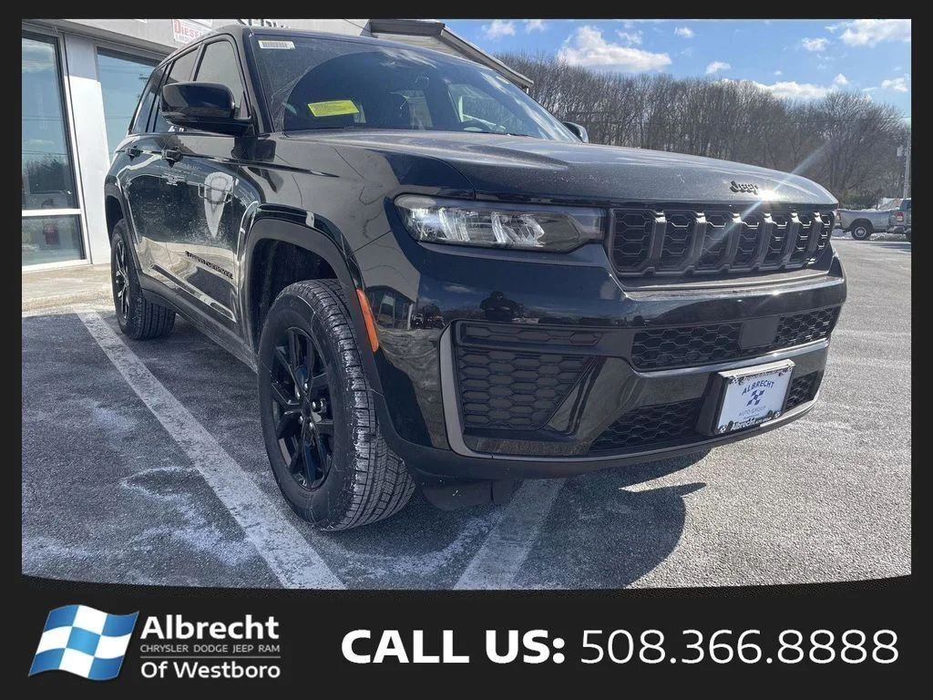 New 2026 Diamond Black Crystal Pearl-Coat Exterior Paint Jeep Altitude image 7