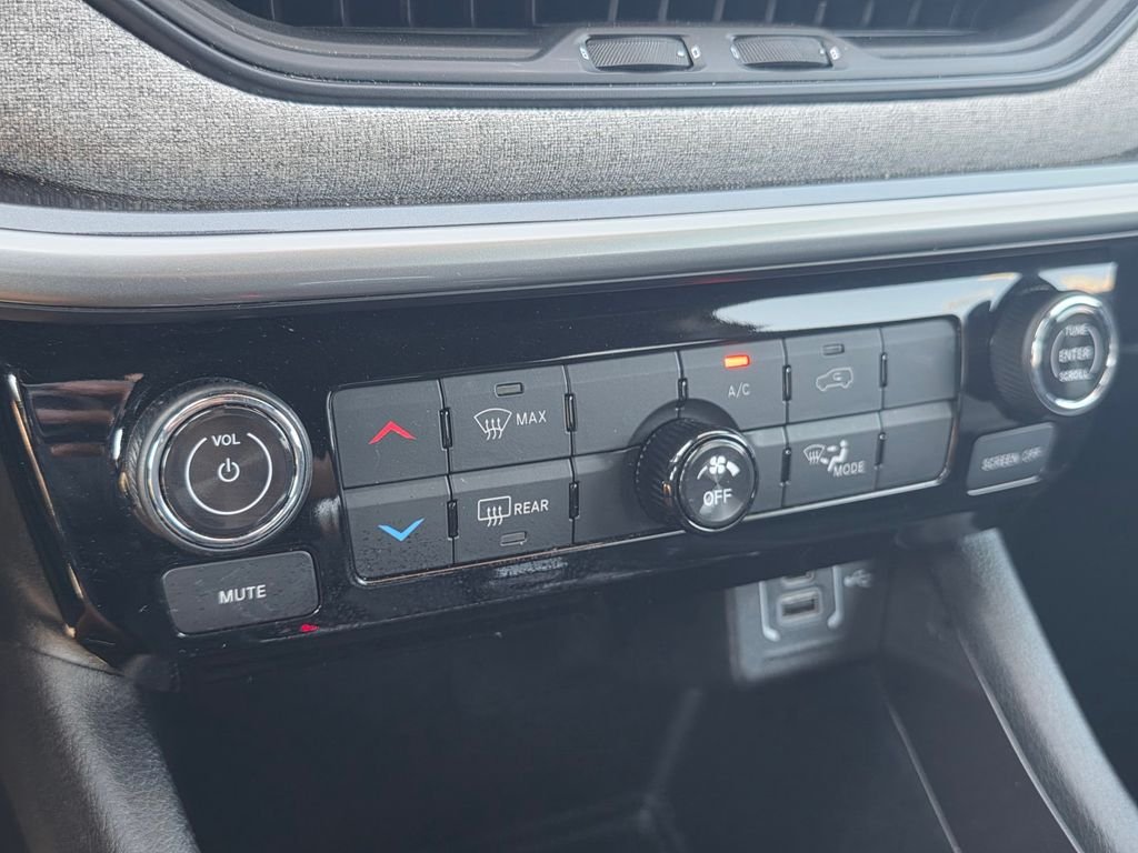 Certified Used 2024 Gray Jeep Latitude image 26
