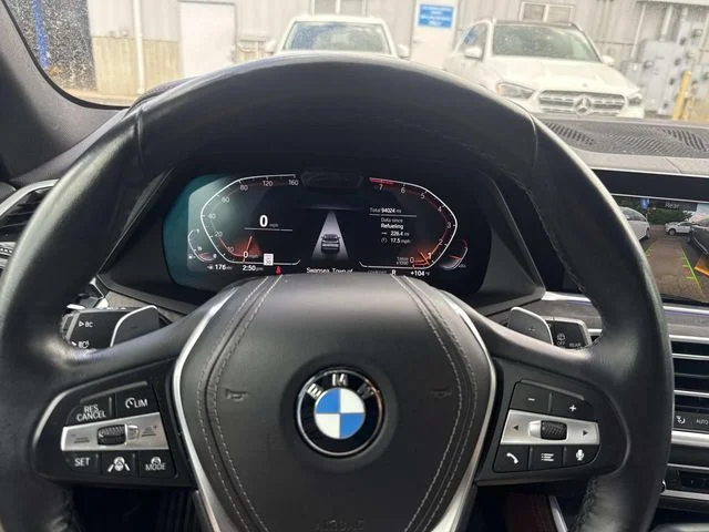 Used 2022 Black BMW xDrive40i image 31