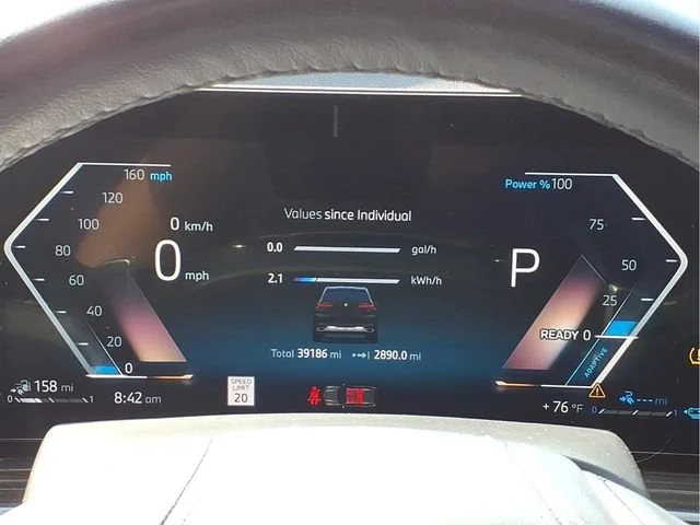 Used 2025  BMW xDrive50e image 14