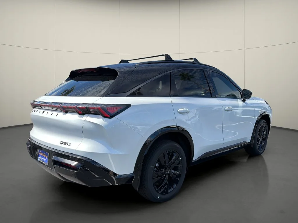 New 2027 2T RAD WHT INFINITI Sport AWD image 7