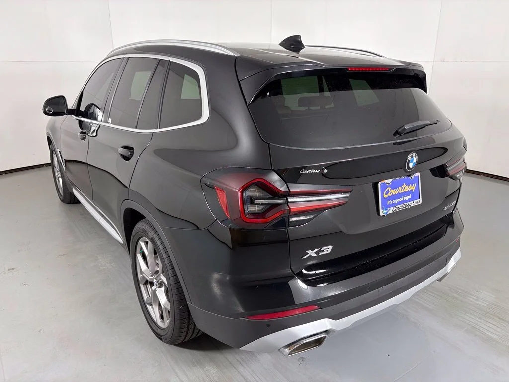 Used 2022 Black BMW sDrive30i image 6