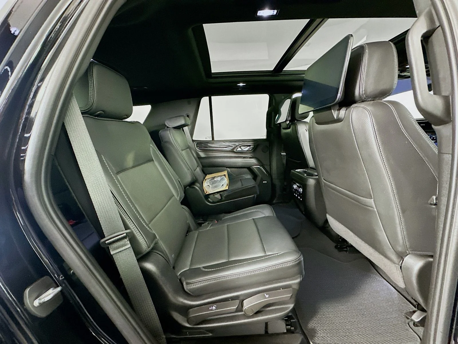 Used 2024 Onyx Black GMC Denali image 31