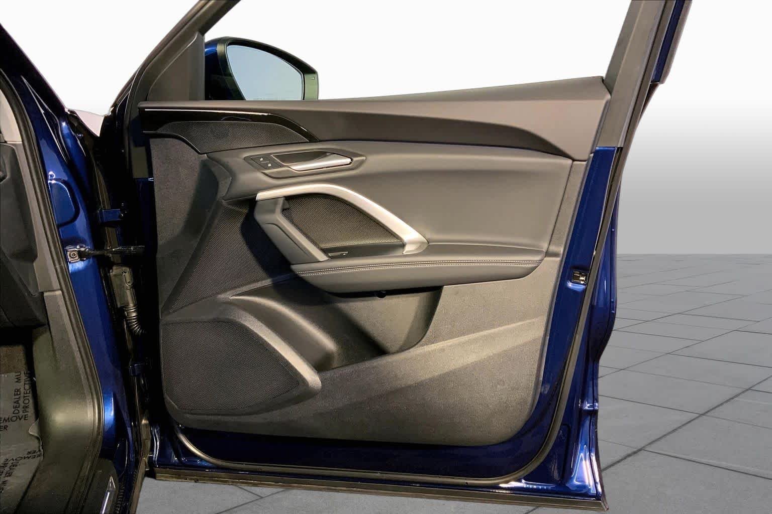 Used 2025 Navarra Blue Metallic Audi Premium image 23