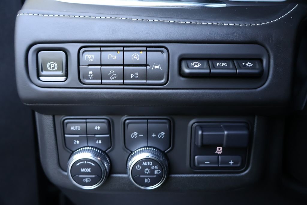 2024 GMC Yukon Denali Ultimate - Photo 38