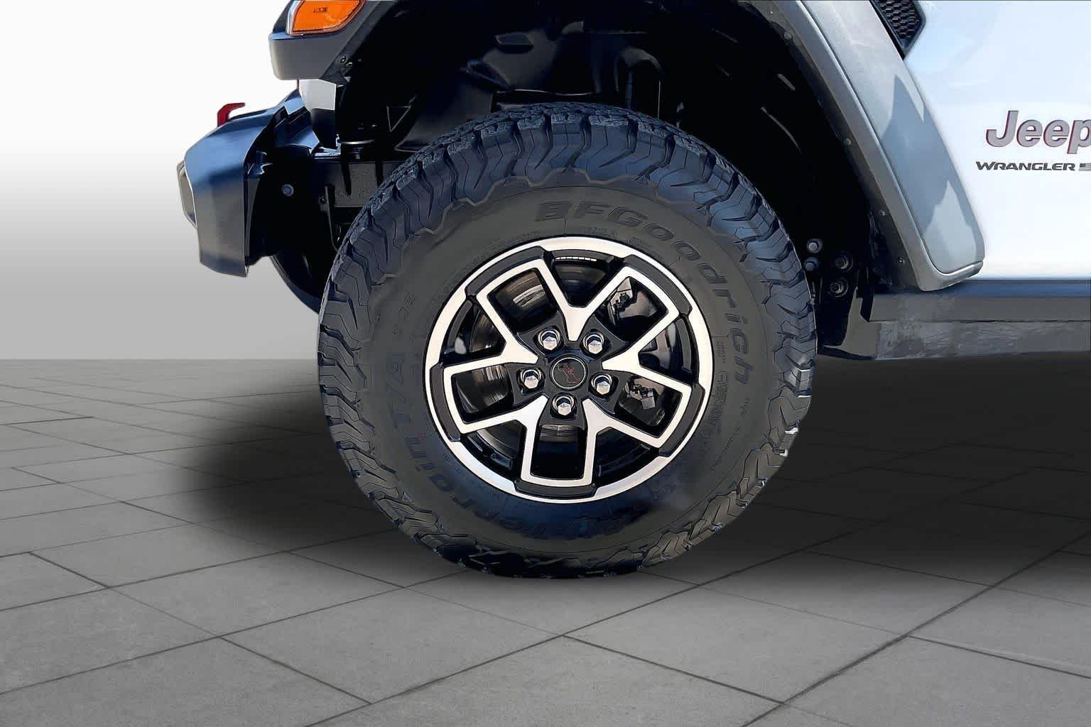 Used 2026 Bright White Clearcoat Jeep Rubicon image 10