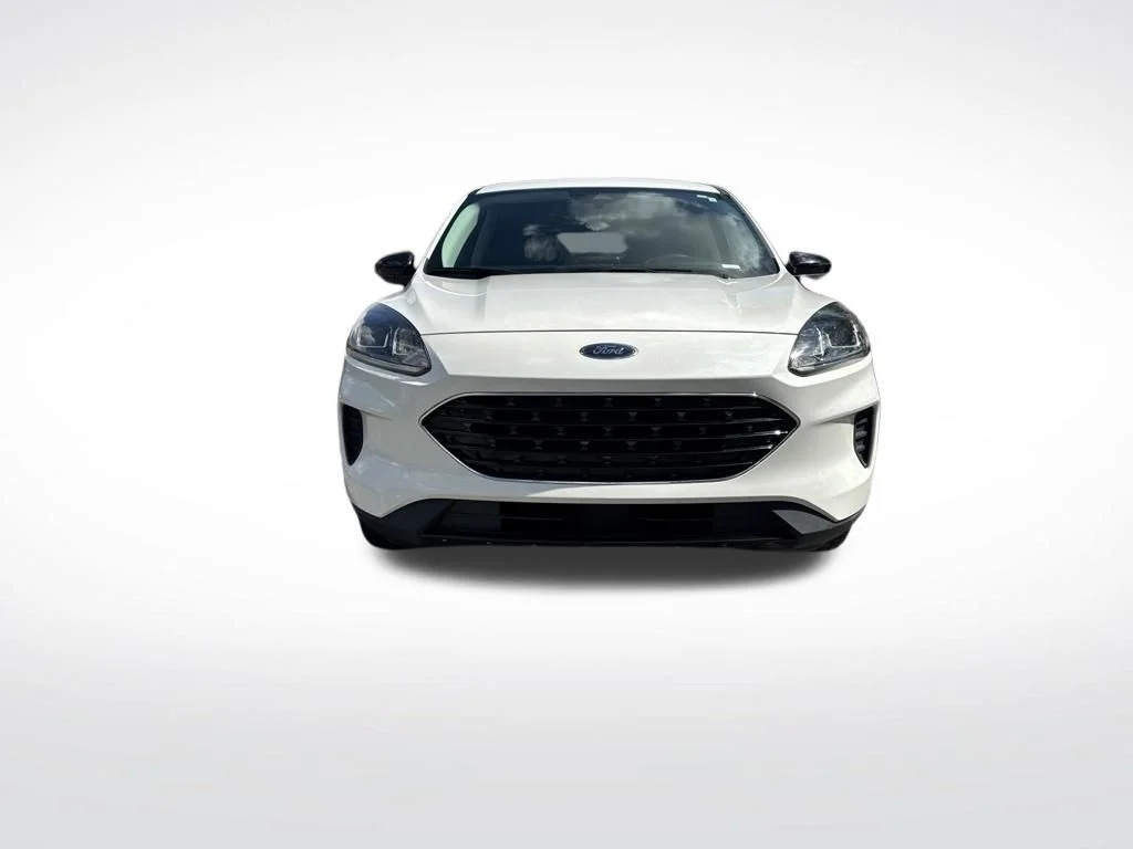 Used 2022 White Metallic Ford SE image 3