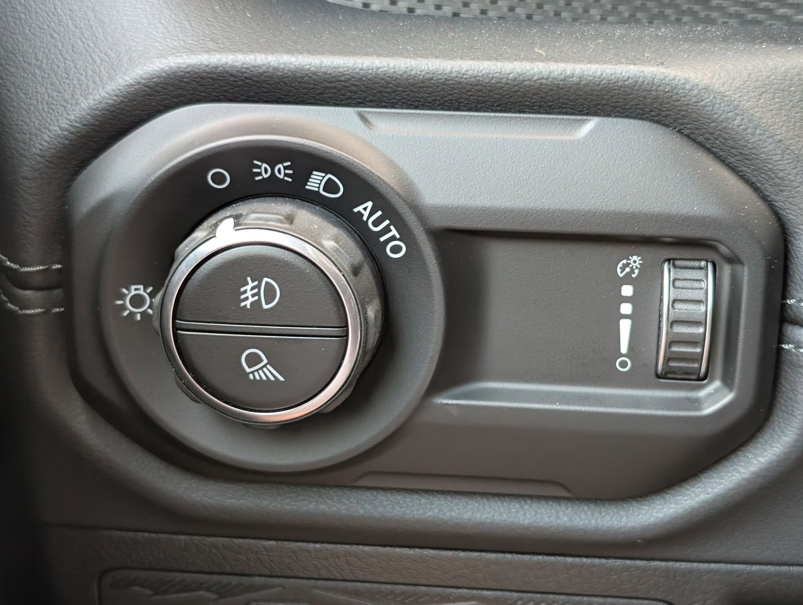 Used 2024 Crystal Metallic Jeep Rubicon image 24