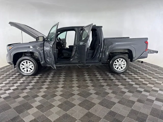 Used 2024  Toyota SR5 image 12