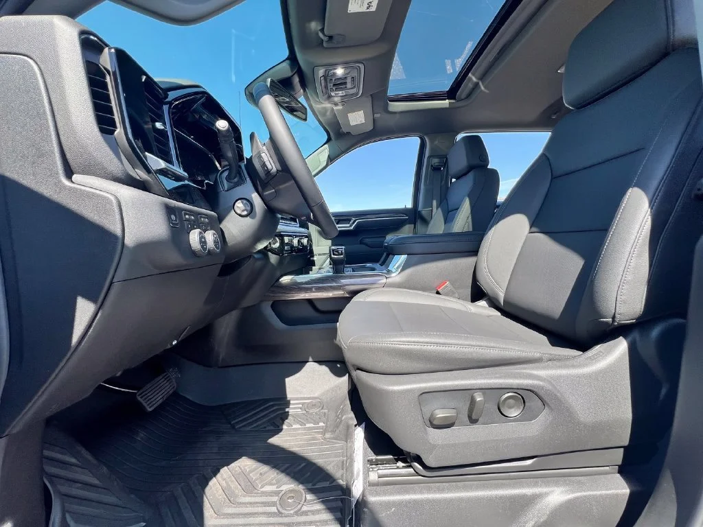 New 2026 Polar White Tricoat Chevrolet LTZ image 28