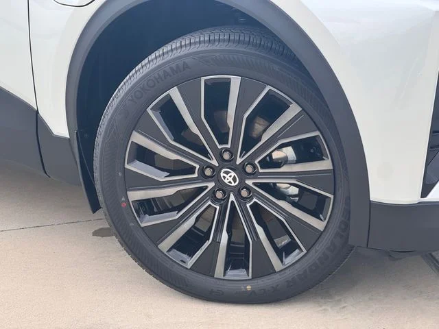 New 2026 Wind Chill Pearl <sup>1</sup> Toyota  XSE image 2