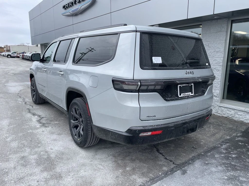 New 2026 Silver-Zynith Exterior Paint Jeep Limited Altitude image 3