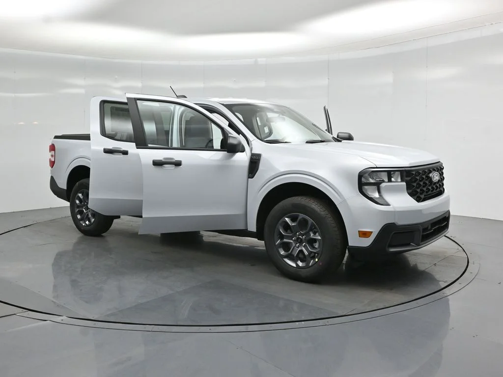 New 2026 White Ford XLT image 25