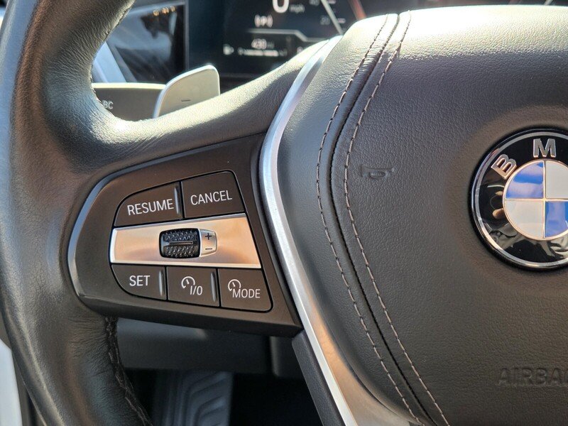Used 2025 White BMW xDrive40i image 27
