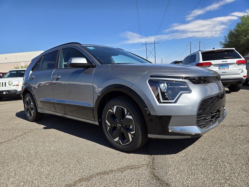 New 2026 Steel Gray Kia WIND image 2