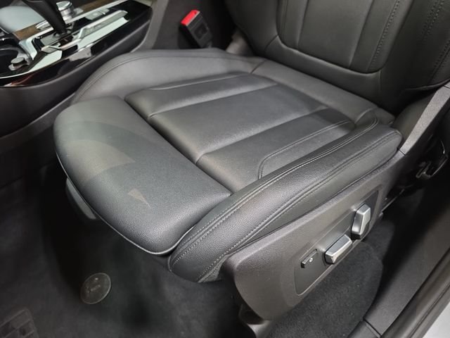 Used 2019 Silver BMW xDrive30i image 26