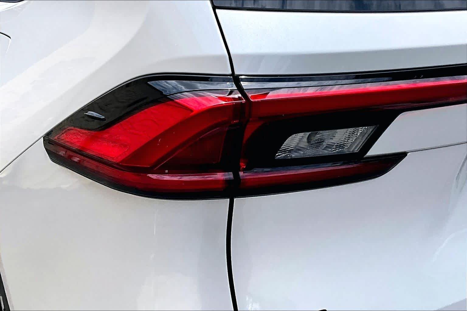 Used 2024 Wind Chill Pearl Toyota XLE image 29