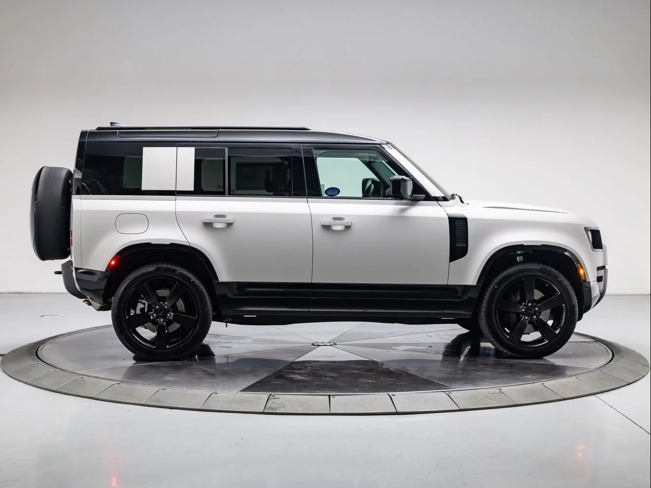 New 2026 Borasco Grey Land Rover P400 X-Dynamic SE image 6