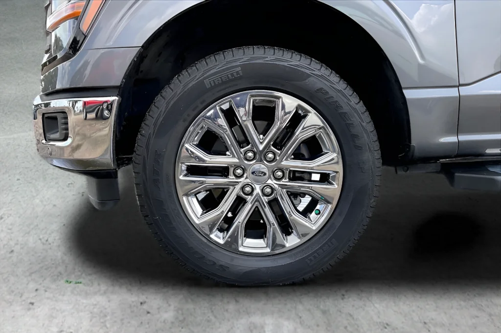 Used 2024 Gray Ford XLT image 36