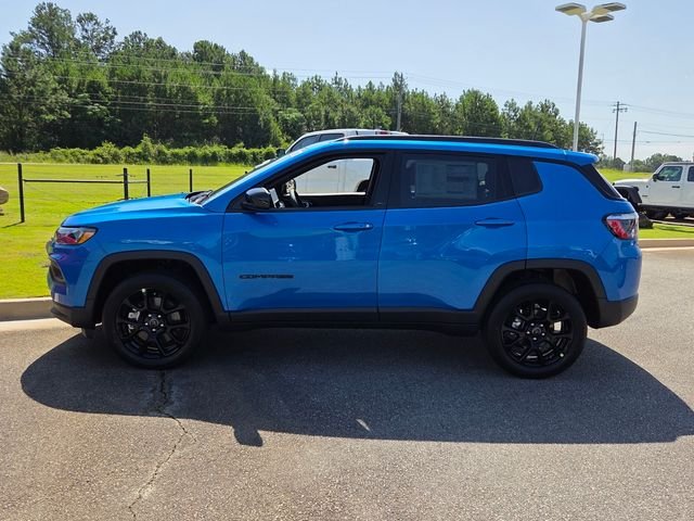 New 2026 Hydro Blue Pearl-Coat Exterior Paint Jeep Latitude image 5