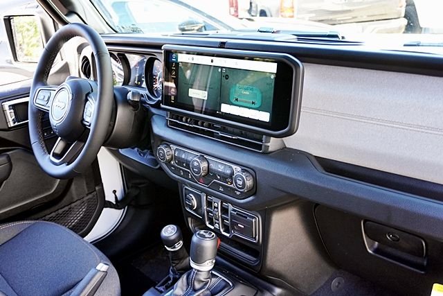 New 2026 Bright White Clear-Coat Exterior Paint Jeep Sport S image 18