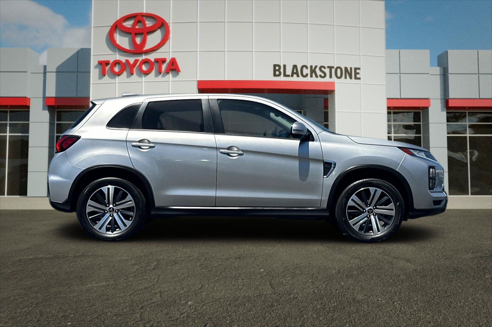 Used 2021 Alloy Silver Metallic Mitsubishi SE image 2