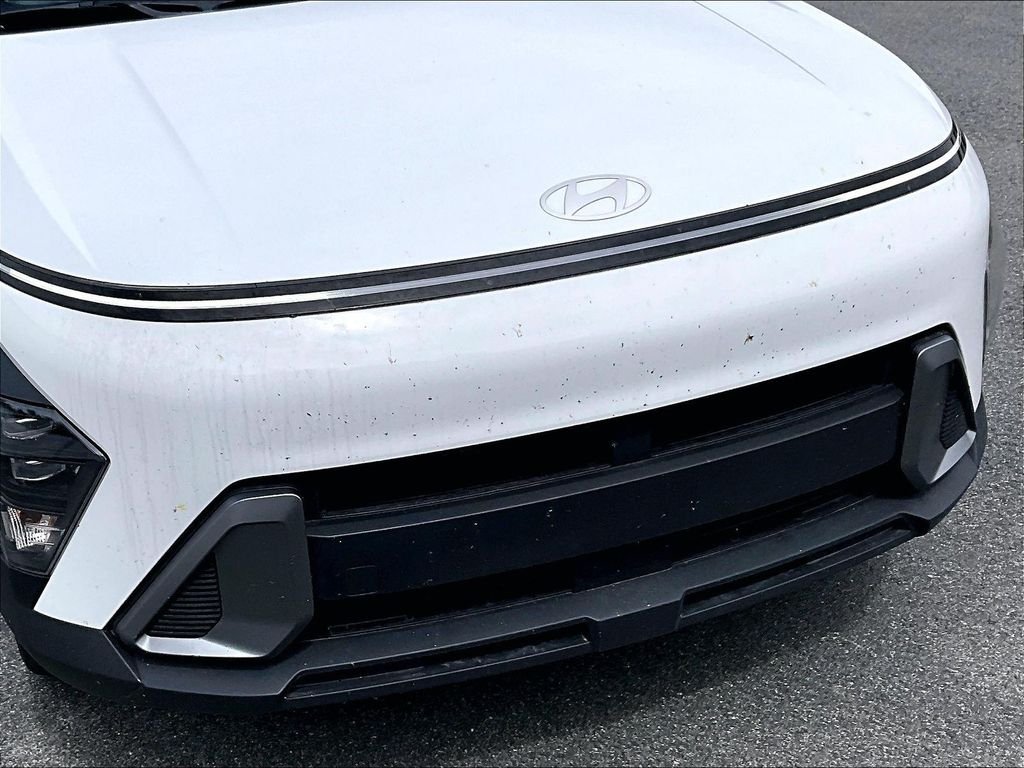 Used 2025 White Hyundai SEL image 28