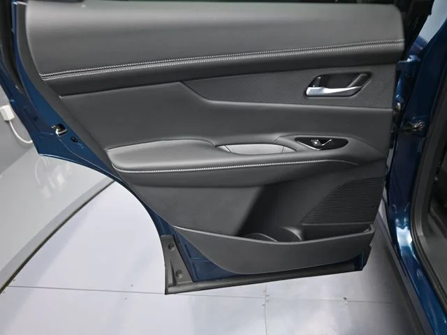 Used 2025 Blue Nissan SL image 10