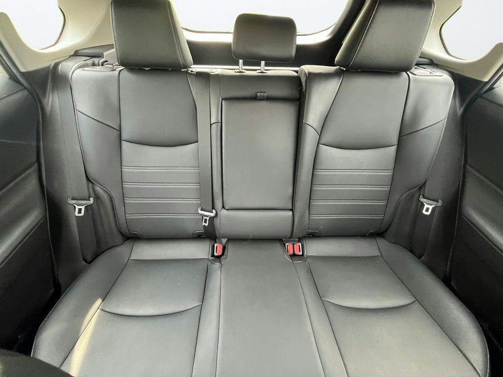 Used 2021 Silver Toyota XLE Premium image 26