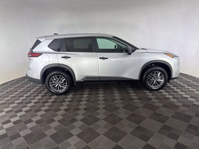 Used 2024 Silver Nissan S image 4