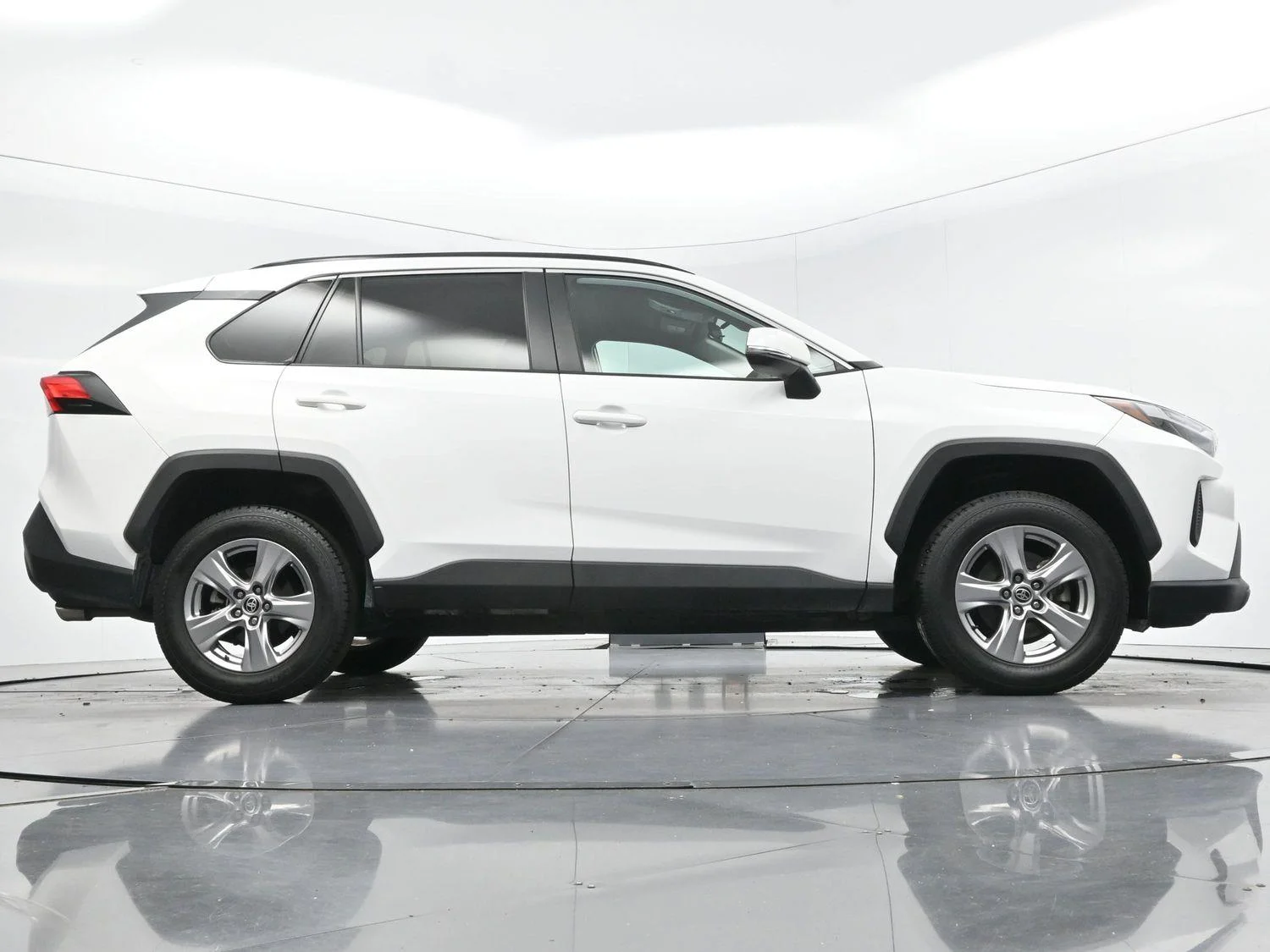 Used 2022 White Toyota XLE image 49