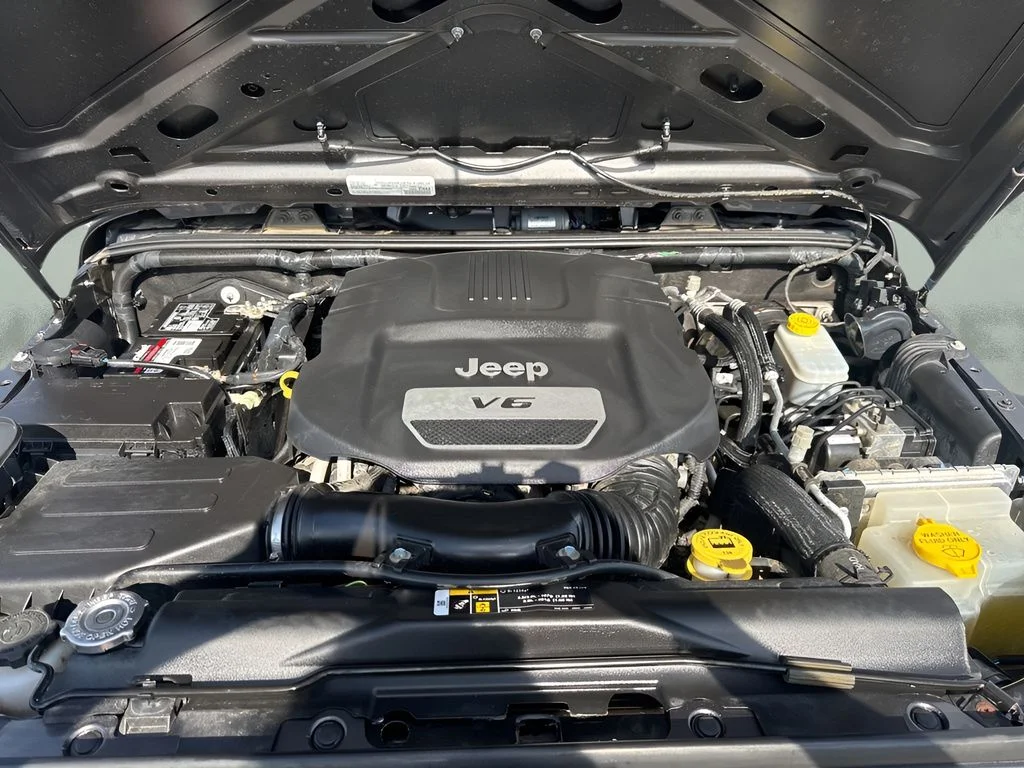 Used 2018 Gray Jeep Sport image 27
