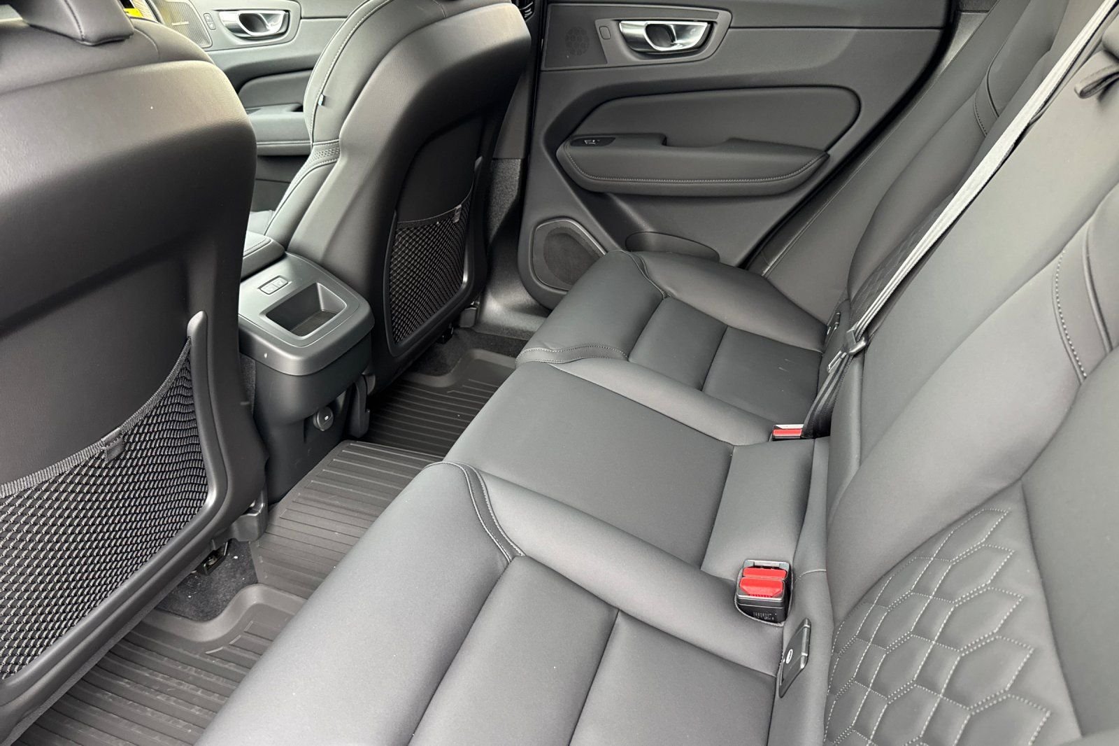 2026 Volvo XC60 Plus - Photo 11