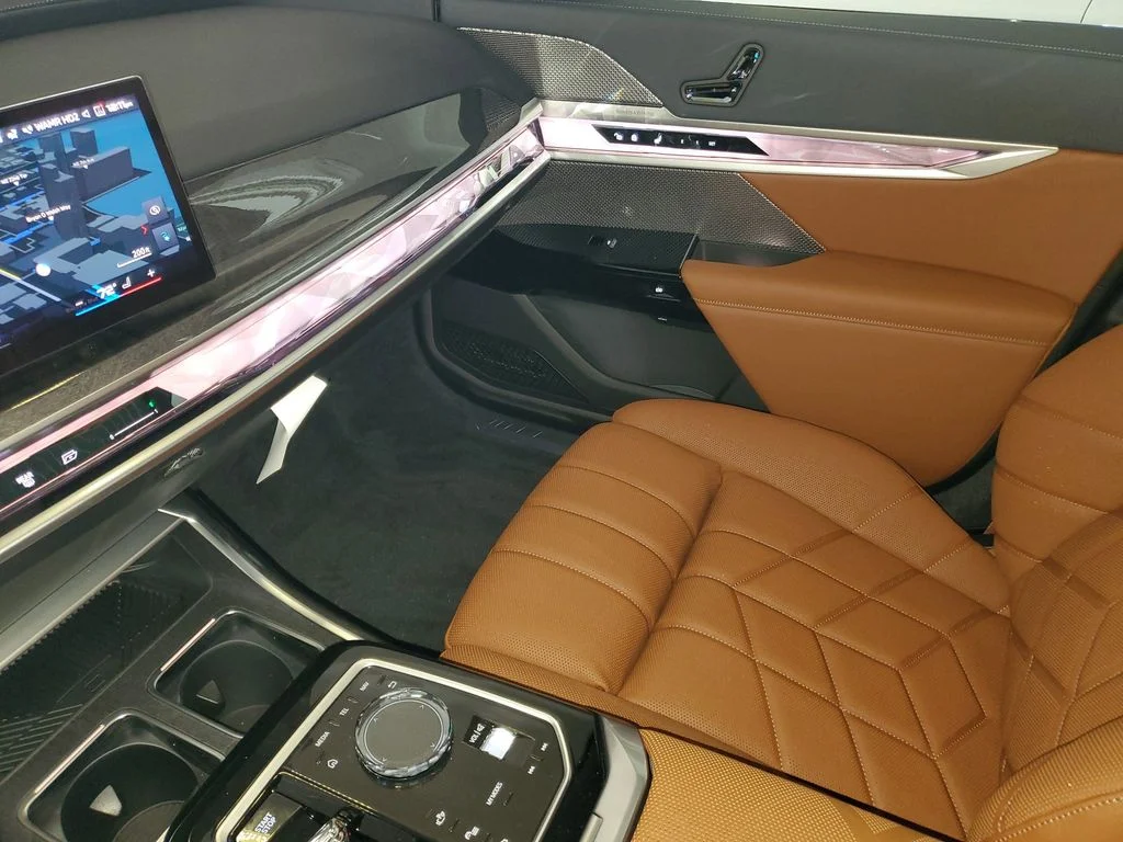 New 2026 Black BMW M70 image 20
