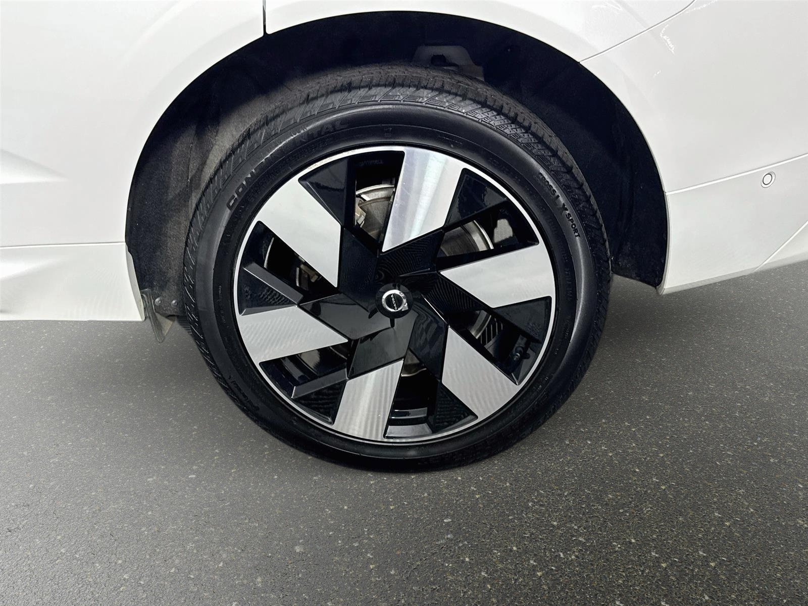 Used 2024 Crystal White Volvo Ultimate Dark Theme image 33