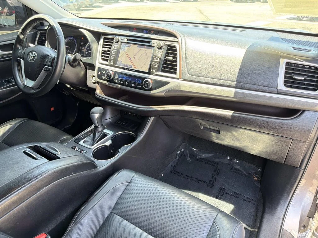 Used 2019 Predawn Gray Mica Toyota Limited image 33