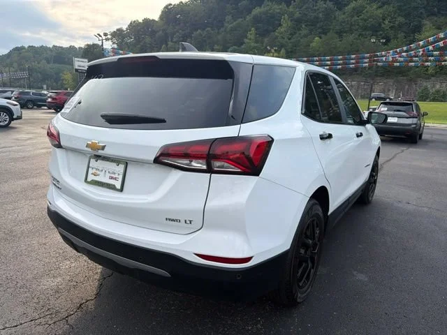 Used 2024 Summit White Chevrolet LT image 3