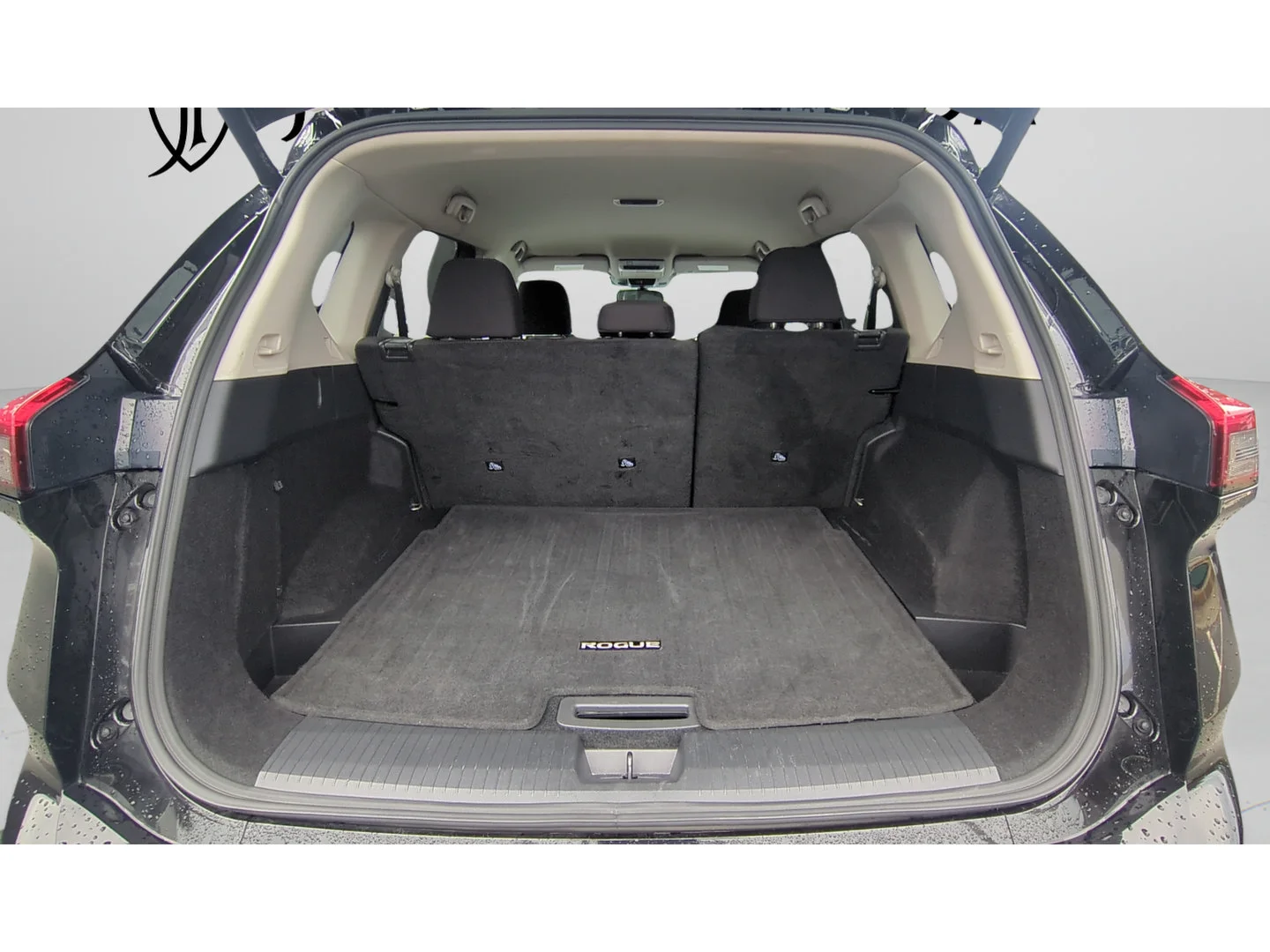 Used 2025 Super Black Nissan SV image 10