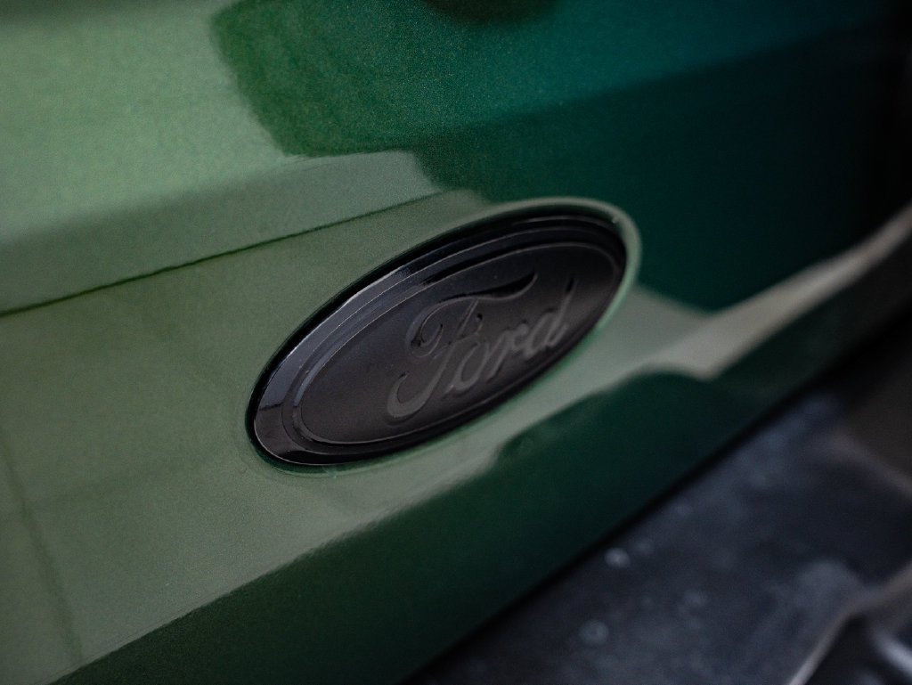 Used 2023 Eruption Green Metallic Ford Outer Banks image 17