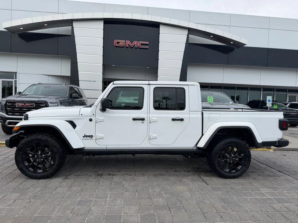 Used 2025 Bright White Clearcoat Jeep Nighthawk image 1