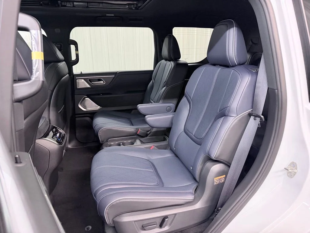 New 2027 RADIANT WHITE INFINITI Sport 4WD image 41