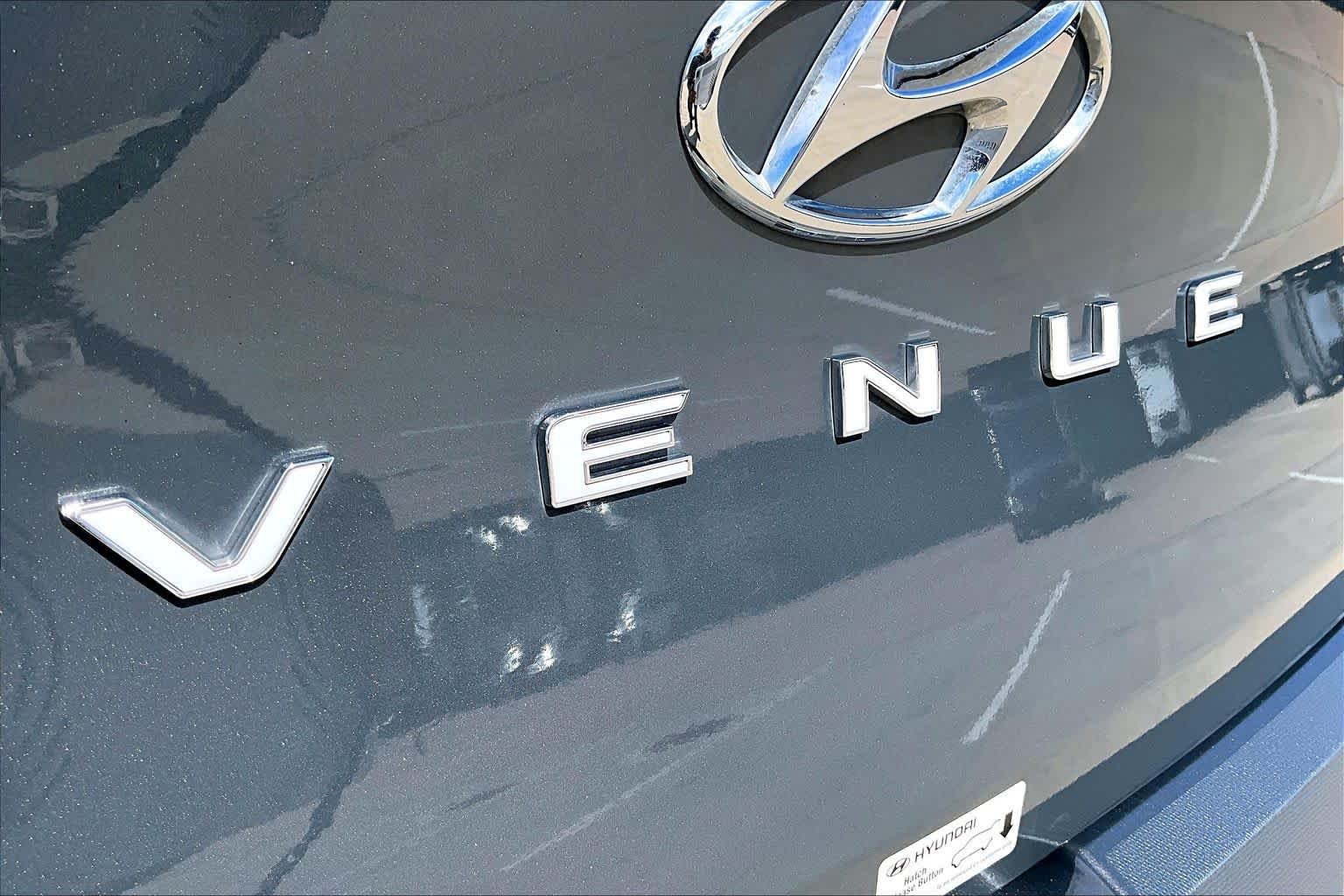 2025 Hyundai Venue SEL - Photo 10