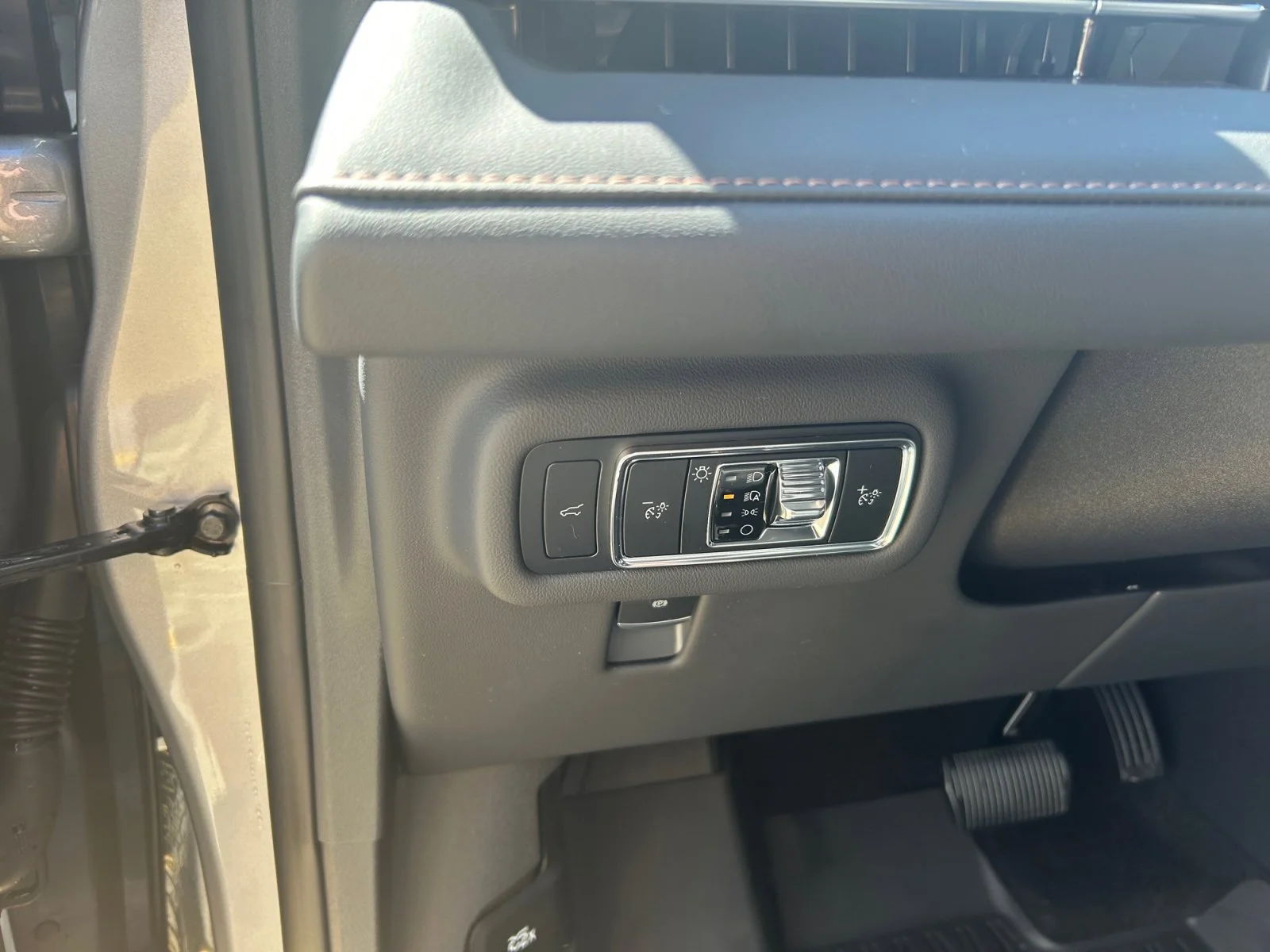New 2026 Silver Radiance Metallic Clearcoat Lincoln Premiere image 16